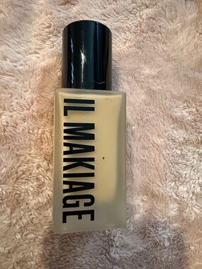 IL MAKIAGE Liquid Foundation in Woke UpLike This 040
